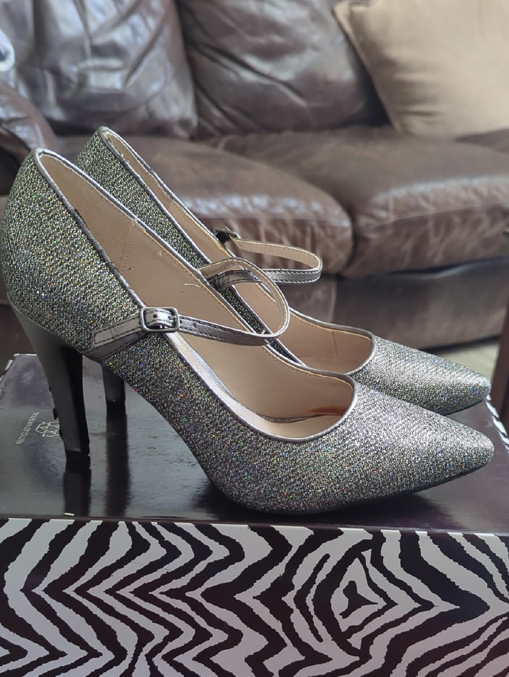 Women's Glitter Pointed-Toe Mary Jane Heels in Silver 7.5 Dana Buchman